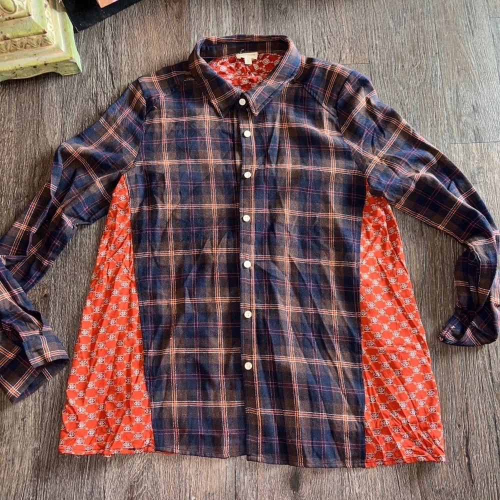 Hem & thread size large ladies shirt so soft
